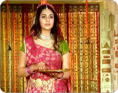 30 - Divyanka Tripathi in rolul Radhikai