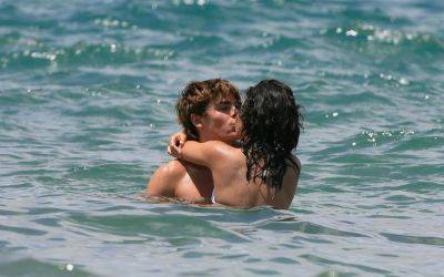 normal_zanessa_beach_candid_003 - Zac and Vanessa in Hawaii