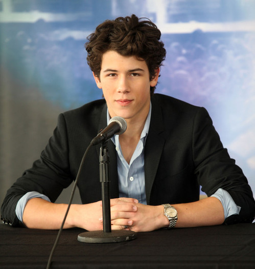 +Surprise+Theater+Invasions+96hDf1HllWIl - Nick Jonas-Poze 2009