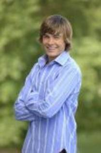 zac-efron_4 - High School Musical