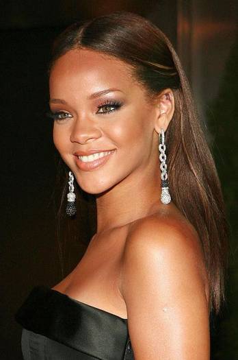 PicImg_Rihanna__Chris_a4cb - Rihanna-o adevarata vedeta cool