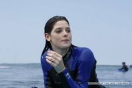 Surf 3 - Ashley Greene la surf