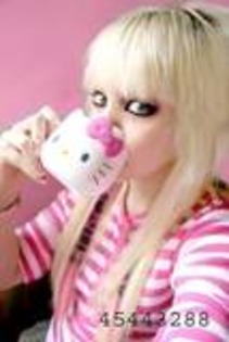 th_DAKOTAROSEHELLOKITTY