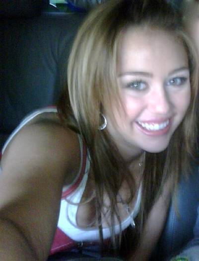 wLoYQn874372-02 - poze rare miley