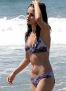 olala - Selena Gomez bikini