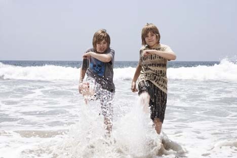 Dylan---Cole-the-sprouse-brothers-322223_468_312 - Dylan Cole Sprouse