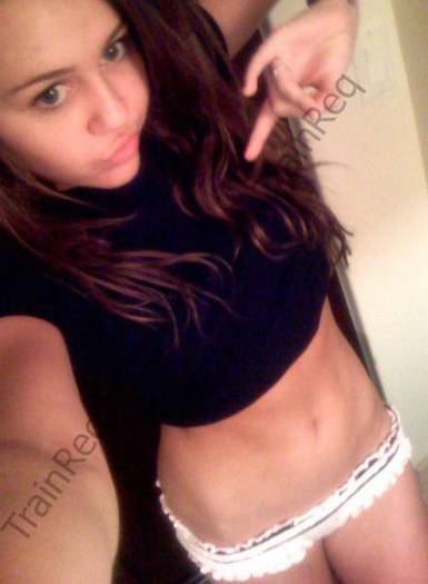 XBNQGIMVIPNKETXDPIT - here are almost all my photos with Miley and Hannah