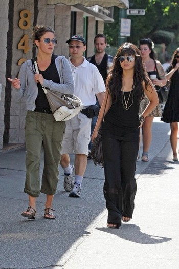 Old+pals+Nikki+Vanessa+Vancouver+PNK31E7y7Y-l