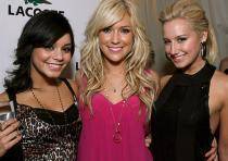 UAEAQWGHMMVDTDJMKAJ - ashley tisdale si vanessa hudgens