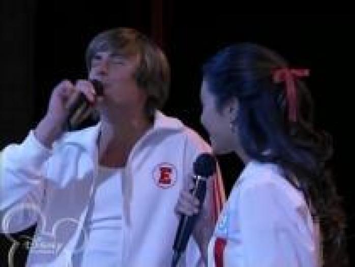 XQIMIVZFBJXXDZWLZVC - High School Musicale