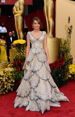 86764_miley-cyrus-arrives-at-the-81st-annual-academy-awards