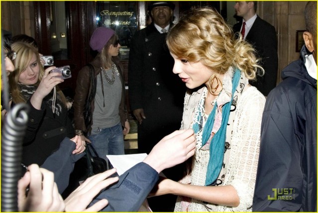 ayot8k - Taylor Swift