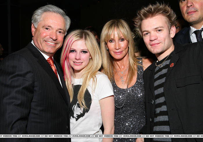 Mike Mecca, Avril Lavigne, Deryck Whibley, Sandy Mecca - AvRiL LaViGnE si Deryck Whibley