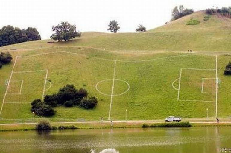 Golf sau Fotbal pe teren romanesc