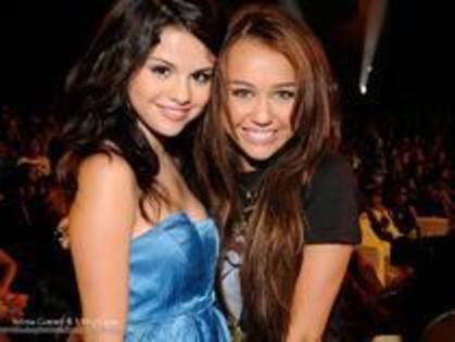 YLPQETLEATVHJPBGVSN - poze Miley Cyrus printre care unele chiar sunt rare