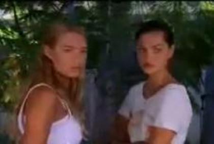 cleo-and-bella-h2o-just-add-water-season-3-8057410-226-152