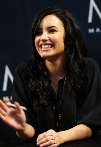 05~40 - Demi Lovato