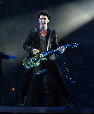 42-22932845 - jonas brothers World Tour in LA