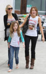 RSVLRCQVUOAIDAWKFUN - imagini Hannah-Miley