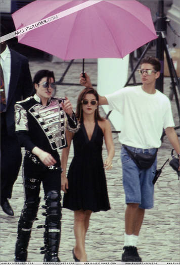 LCLNODKMZEELNQZCHXO - Michael Jackson si Lisa Marie Presley