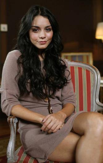 TKRKQQOCLLBLNMJYQEI - Vanessa Hudgens Sedinta foto