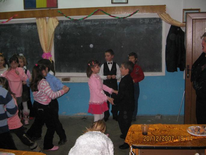 Serbare Craciun Clasa a II- B 2007 041 - Mos Craciun 2007-2008