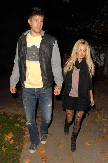 Ashley+Tisdale+boyfriend+Scott+Speer+start+MQW-n41j9Gpl