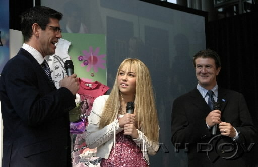 ECRRIWLPQYJUYSXLESL - Magazinul deschis in 2007 Hannah Montana