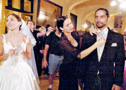 in penultimul eps.Mora,Maite si Nino in Soy Gitano