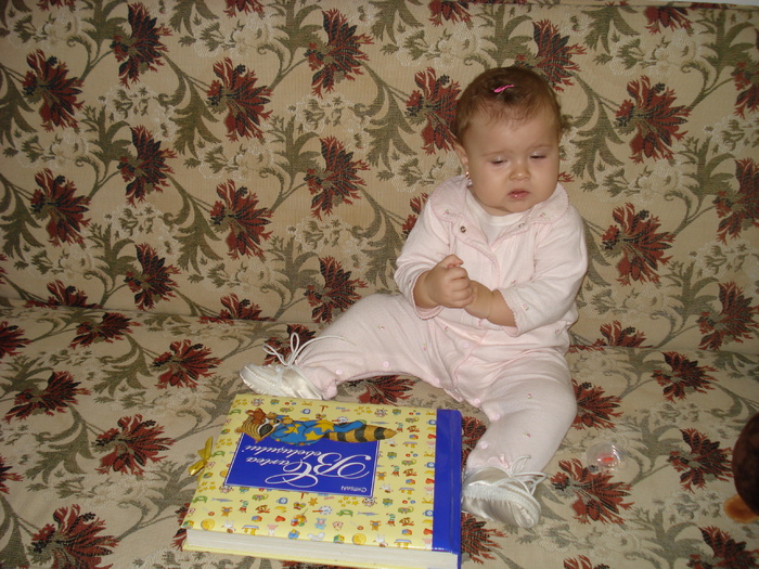 DSC04835 - Verific daca a mai completat mami in cartea mea