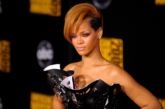 8. Rihanna - Toata lumea de la AMA Awards