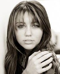 3162444717_84bc45f0e2_m