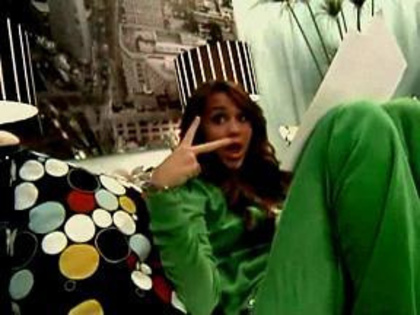 Miley-miley-cyrus-6955725-288-216