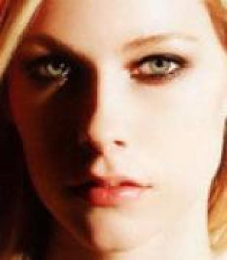 NNIXOGBVYECAKMWMQNG - alte poze cu avril lavigne