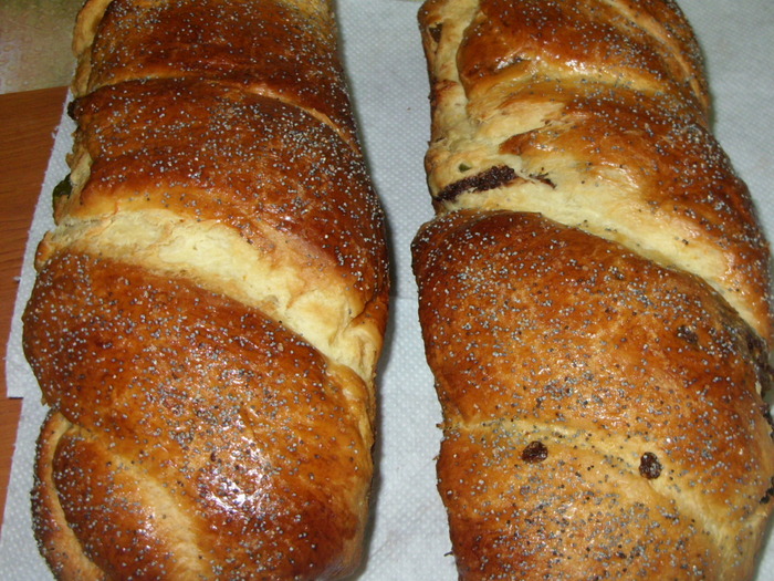 cozonaci...... scosi din cuptor....friiiig