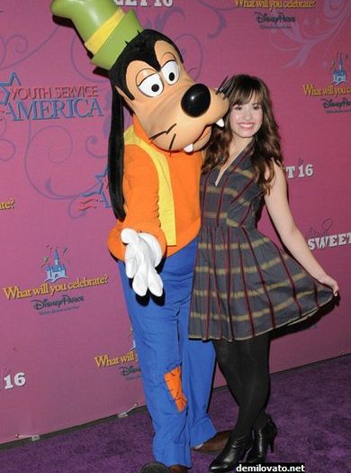 demilovato_net-2mileyssweet16-0002 - 0-Demi Lovato-0