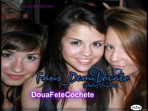 demi,selena si o fata - poze personale cu Demi Lovato