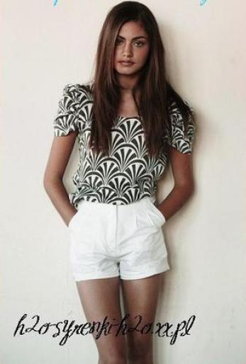 super smechera - pheobe tonkin