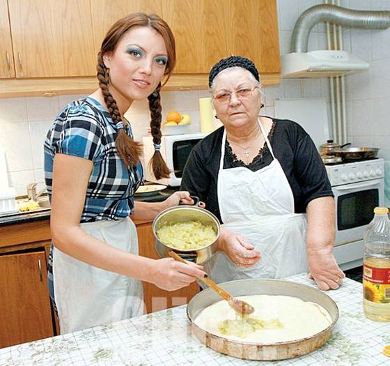 YFFIFOAXMOQVUEHOQRH - Elena Gheorghe