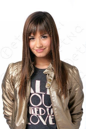 5 - Demi Lovato - Retno