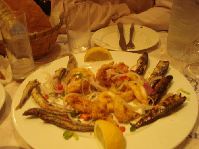 Masa  de Paste peste,calamari,_caracatita - THASSOS GRECIA 2008