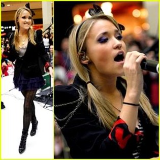 emily-osment-halloween-markville - club emily osment