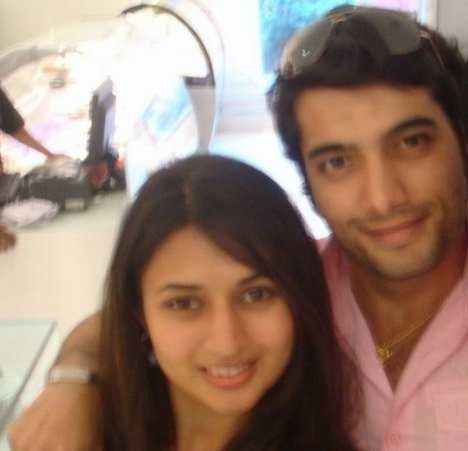 PEBXUSDZVMOVSJWVJCG - sharad si divyanka-new pics