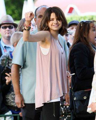 bye-bye - selena At Disneyland