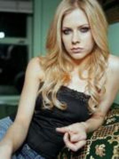 WAEVKYKPVEJFDOYSHBR - alte poze cu avril lavigne