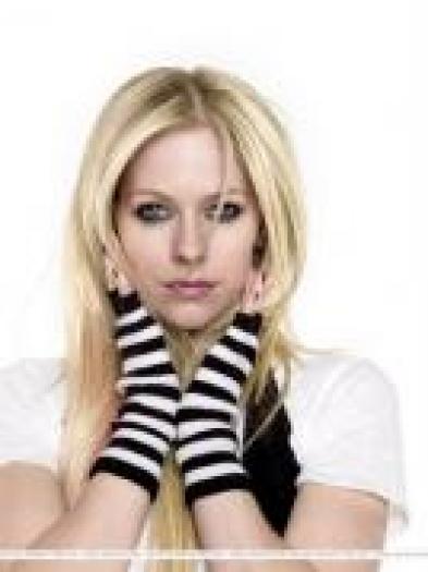 WOYJPFOIRMZYDNJYZPX - alte poze cu avril lavigne