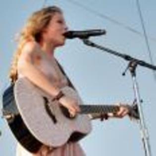 Taylor_Swift_1230496927_1