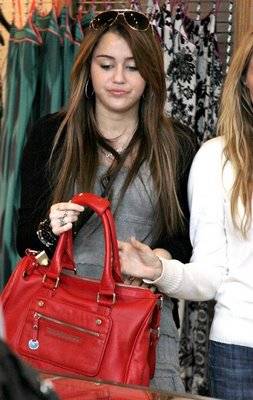 miley-cyrus-amer-1279-17[1] - miley la shopping