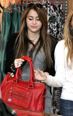 miley-cyrus-amer-1279-17[1]