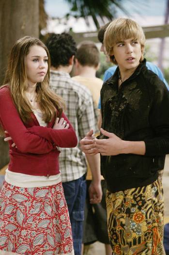More-Than-A-Zombie-to-Me-hannah-montana-1502162-1703-2560